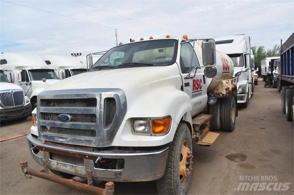 Ford F750 Tovornjaki cisterne