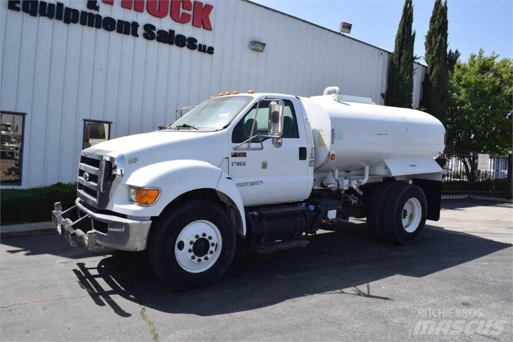 Ford F750 Tovornjaki cisterne