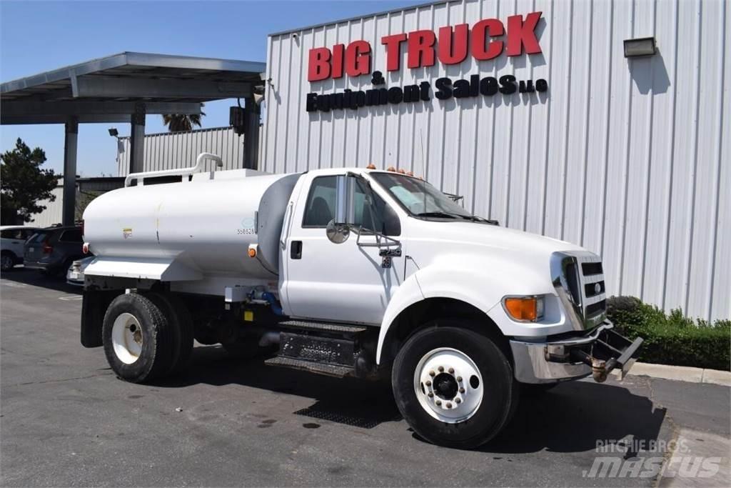 Ford F750 Tovornjaki cisterne