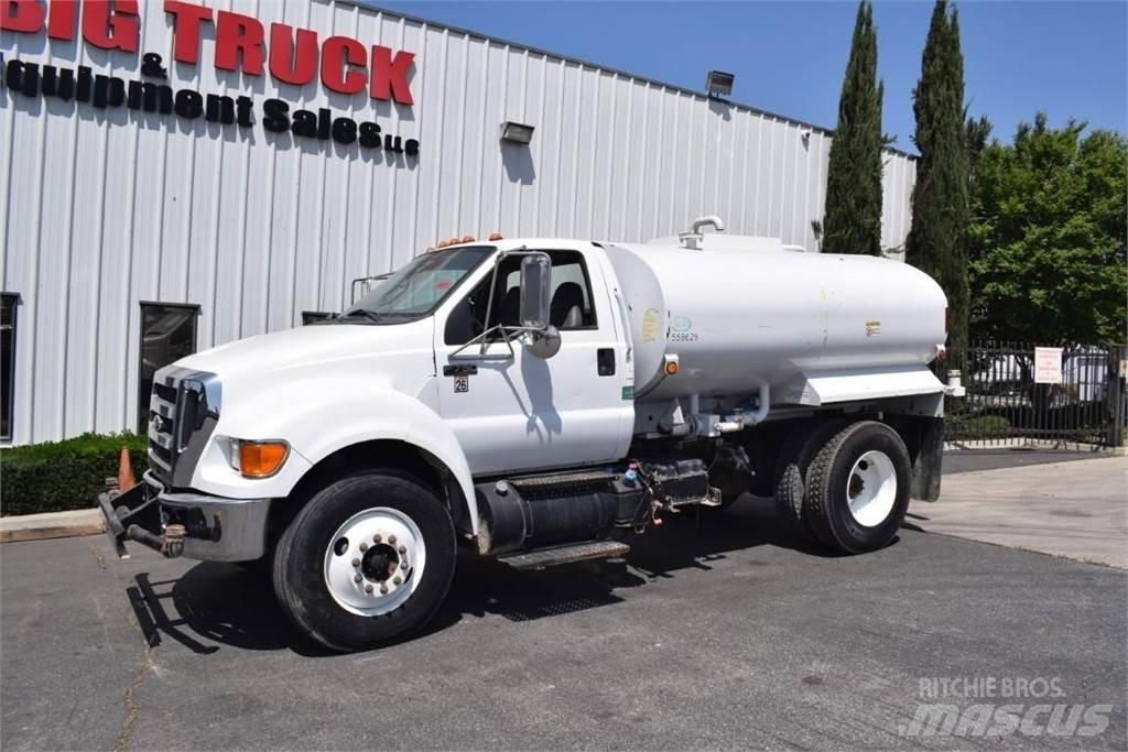 Ford F750 Tovornjaki cisterne