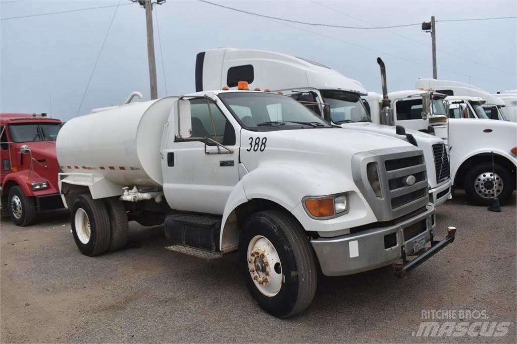Ford F750 Tovornjaki cisterne