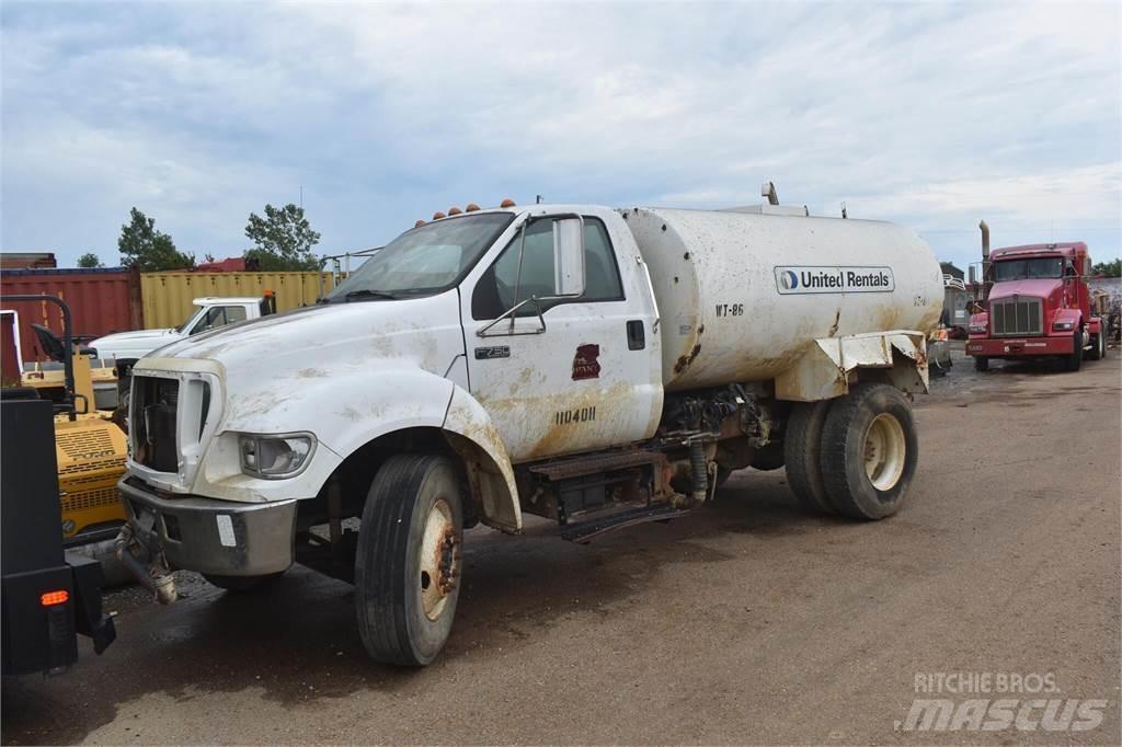 Ford F750 Tovornjaki cisterne