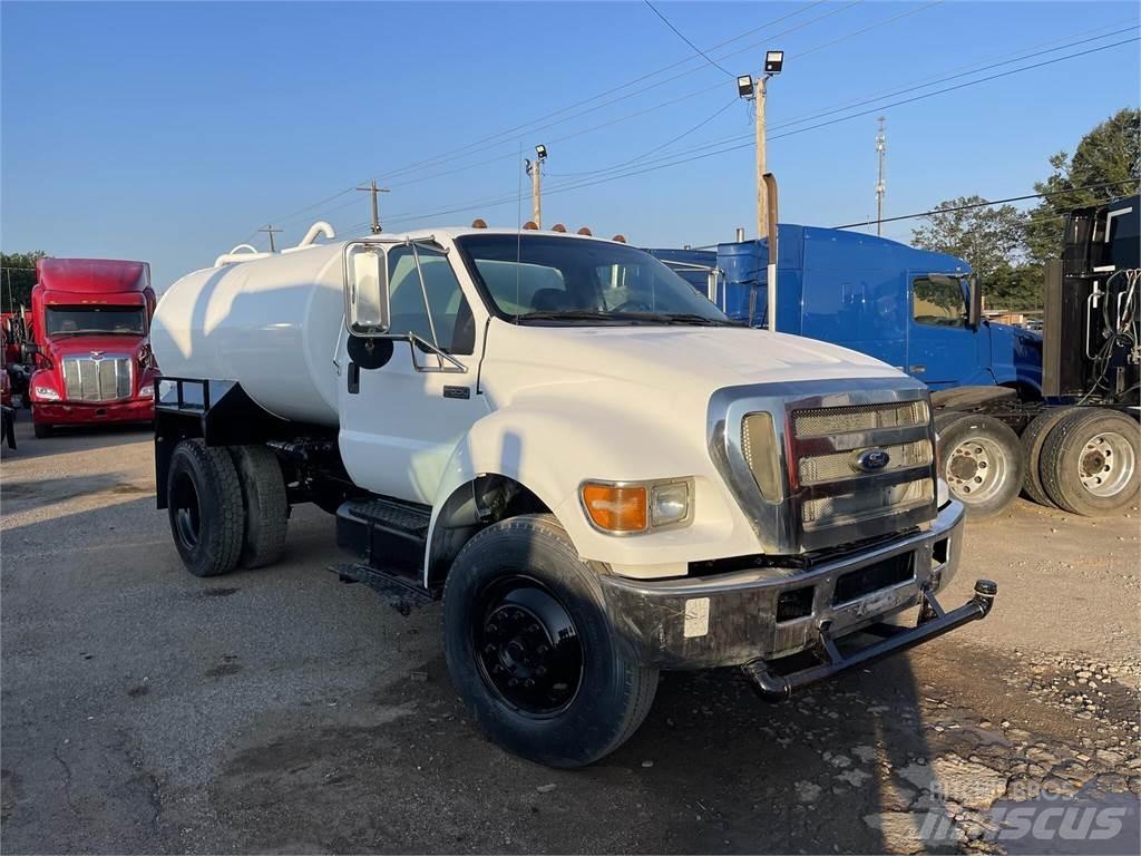Ford F750 Tovornjaki cisterne