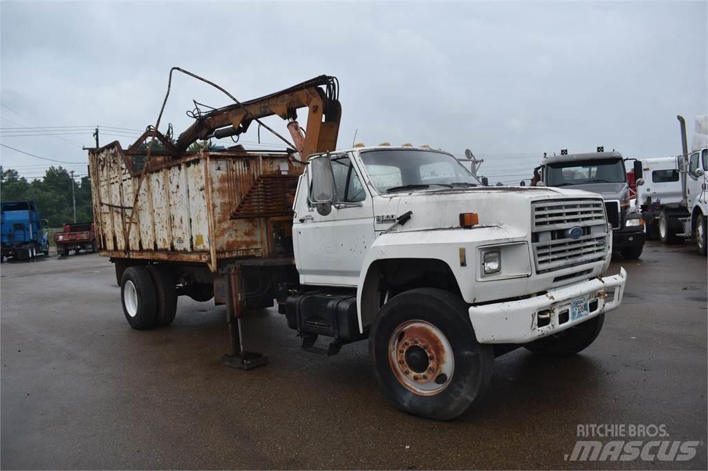 Ford F800 Tovornjaki z žerjavom