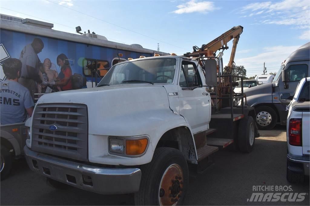 Ford F800 Tovornjaki z žerjavom