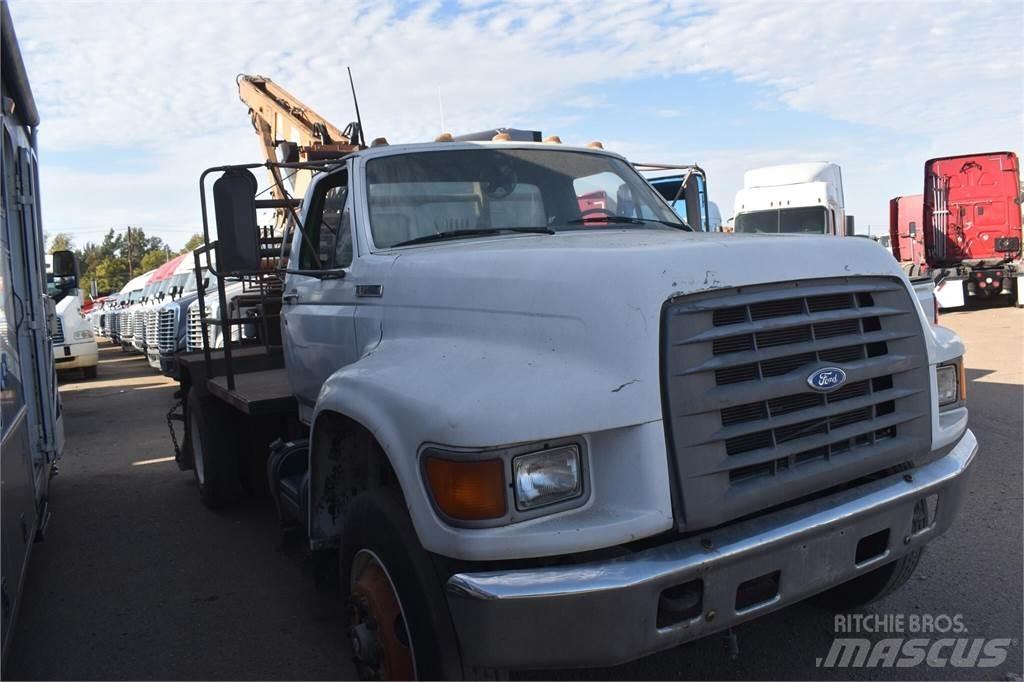 Ford F800 Tovornjaki z žerjavom