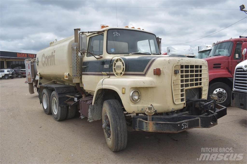Ford L8000 Tovornjaki cisterne