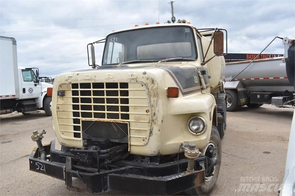 Ford L8000 Tovornjaki cisterne