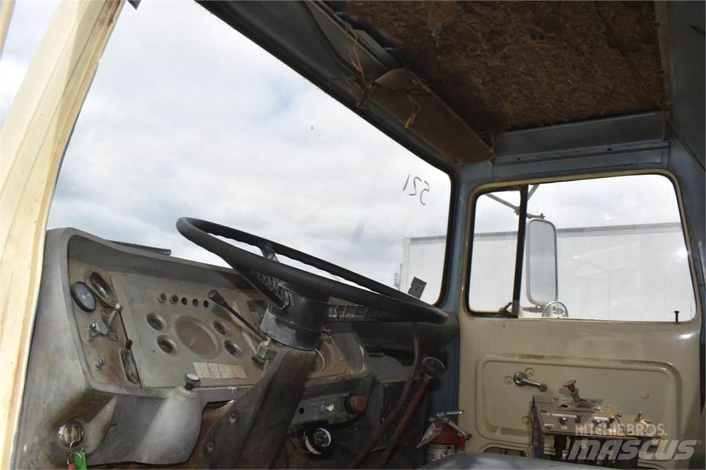 Ford L8000 Tovornjaki cisterne