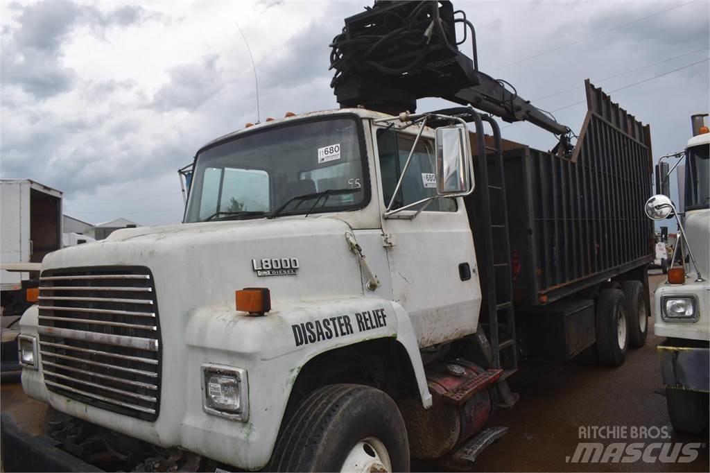 Ford L8000 Tovornjaki z žerjavom