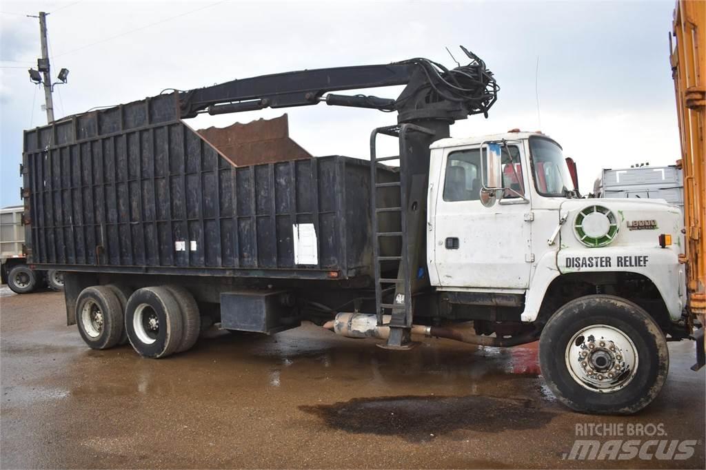 Ford L8000 Tovornjaki z žerjavom