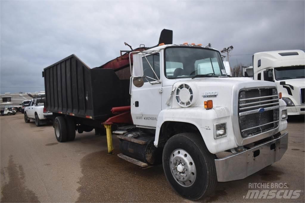 Ford L8000 Tovornjaki z žerjavom