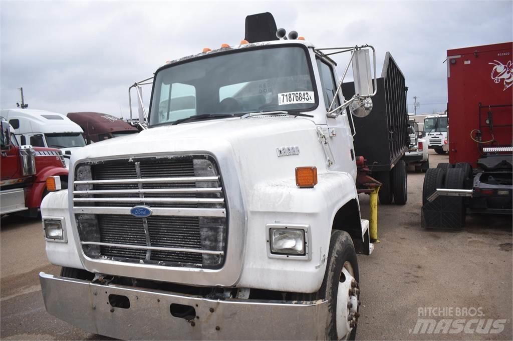 Ford L8000 Tovornjaki z žerjavom