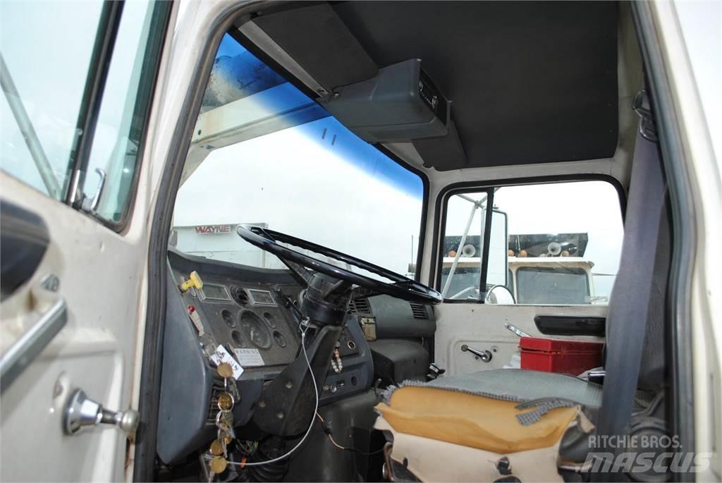 Ford L8000 Tovornjaki cisterne