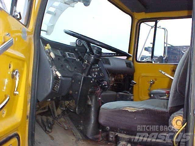 Ford L8000 Tovornjaki cisterne