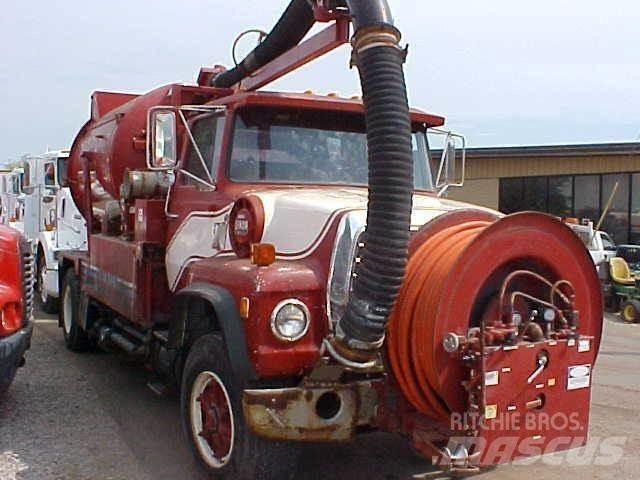 Ford L8000 Tovornjaki cisterne