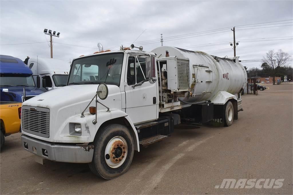 Freightliner FL70 Tovornjaki cisterne