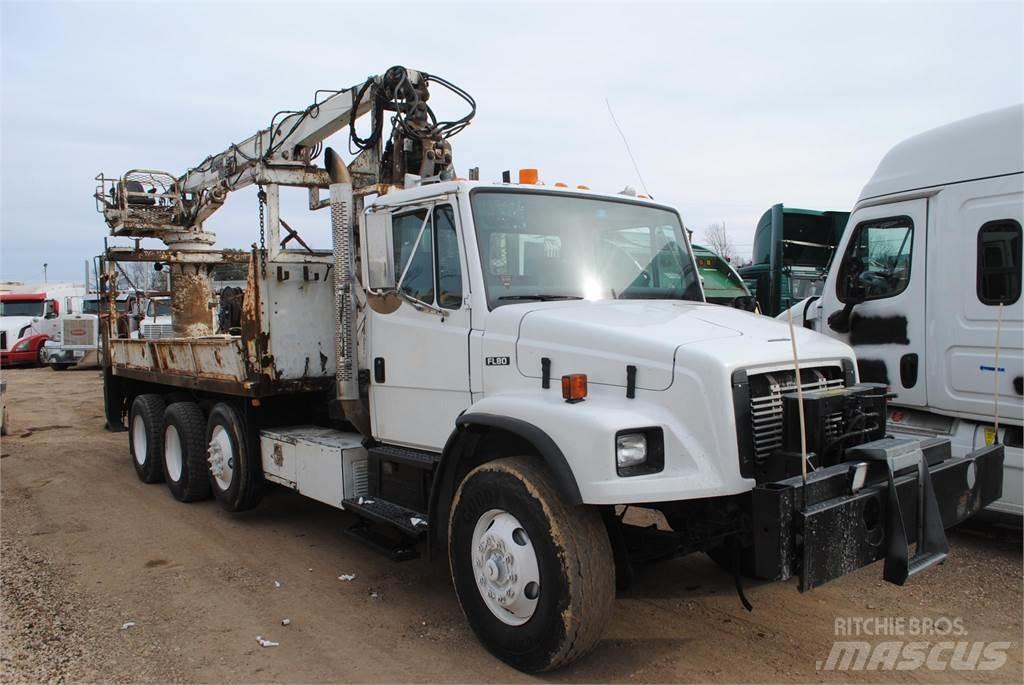 Freightliner FL80 Tovornjaki z žerjavom