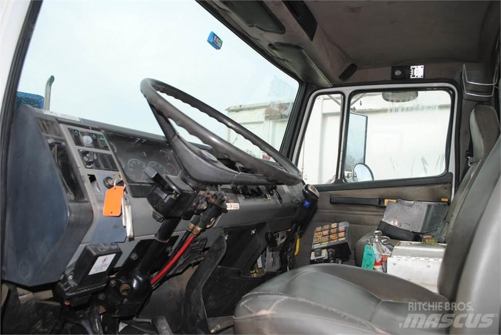 Freightliner FL80 Tovornjaki z žerjavom