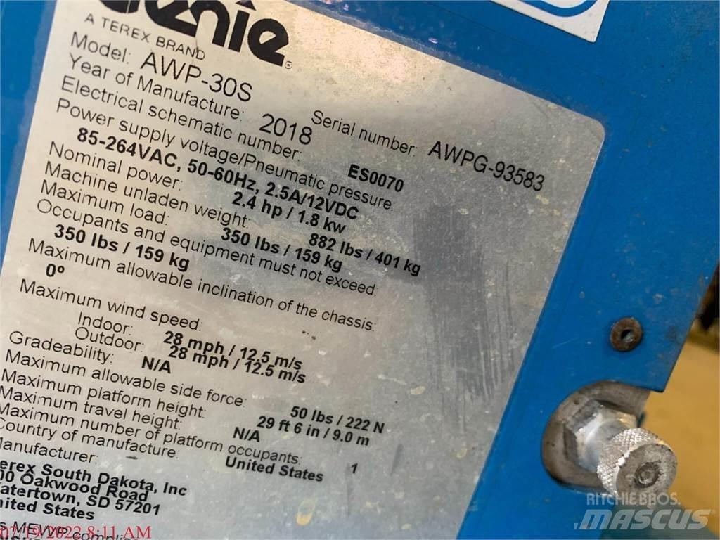 Genie AWP30S Vertikalna dvigala
