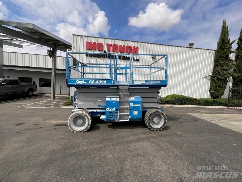 Genie GS4390RT Škarjaste dvižne ploščadi