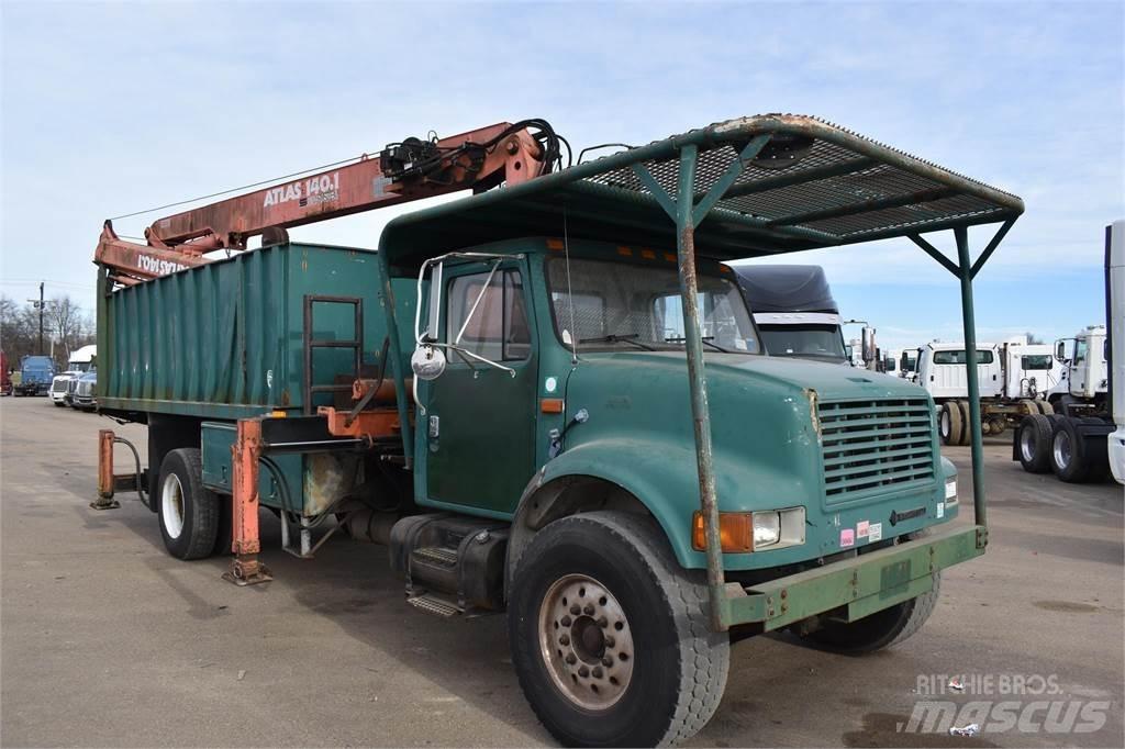 International 4700 Tovornjaki z žerjavom