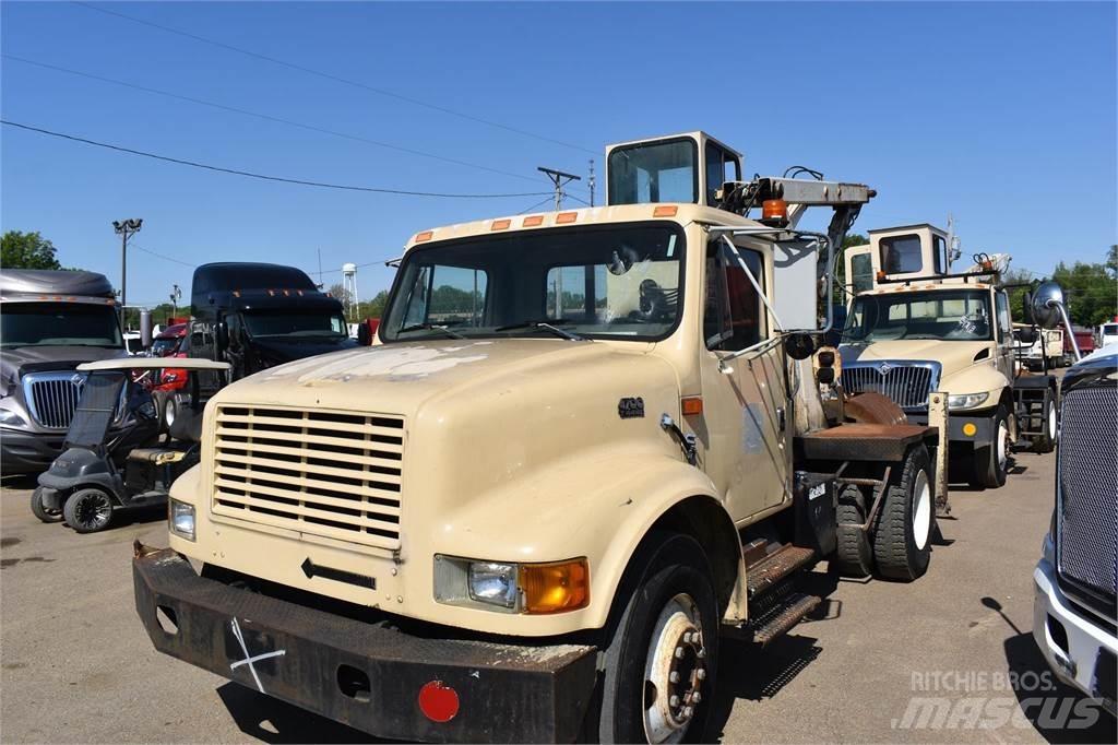 International 4700 Tovornjaki z žerjavom