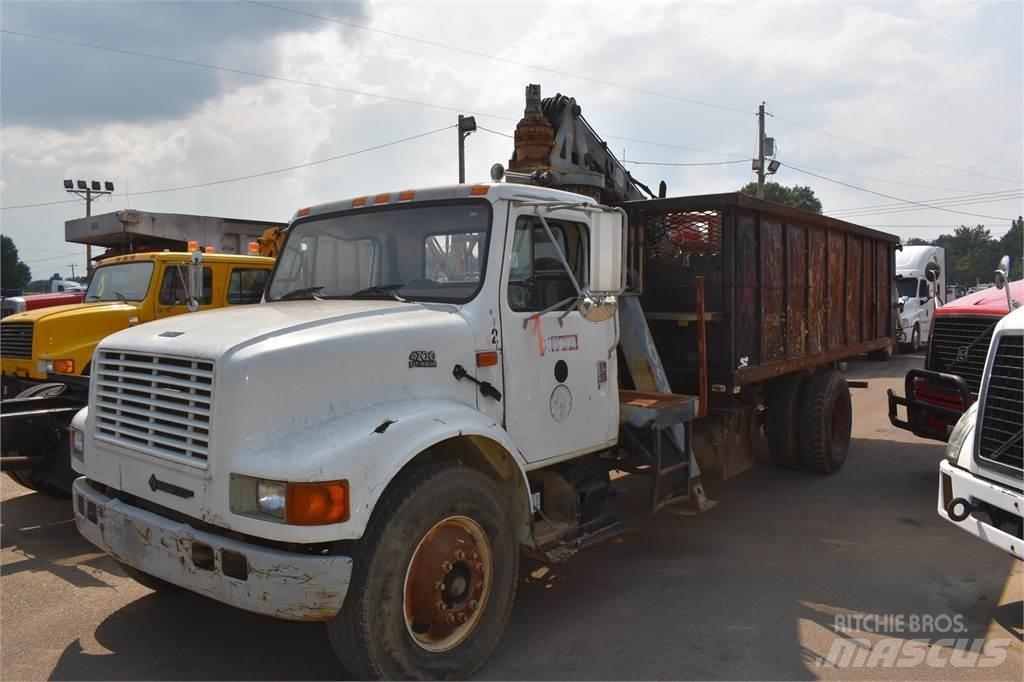 International 4900 Tovornjaki z žerjavom