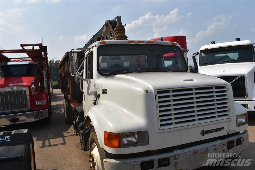 International 4900 Tovornjaki z žerjavom