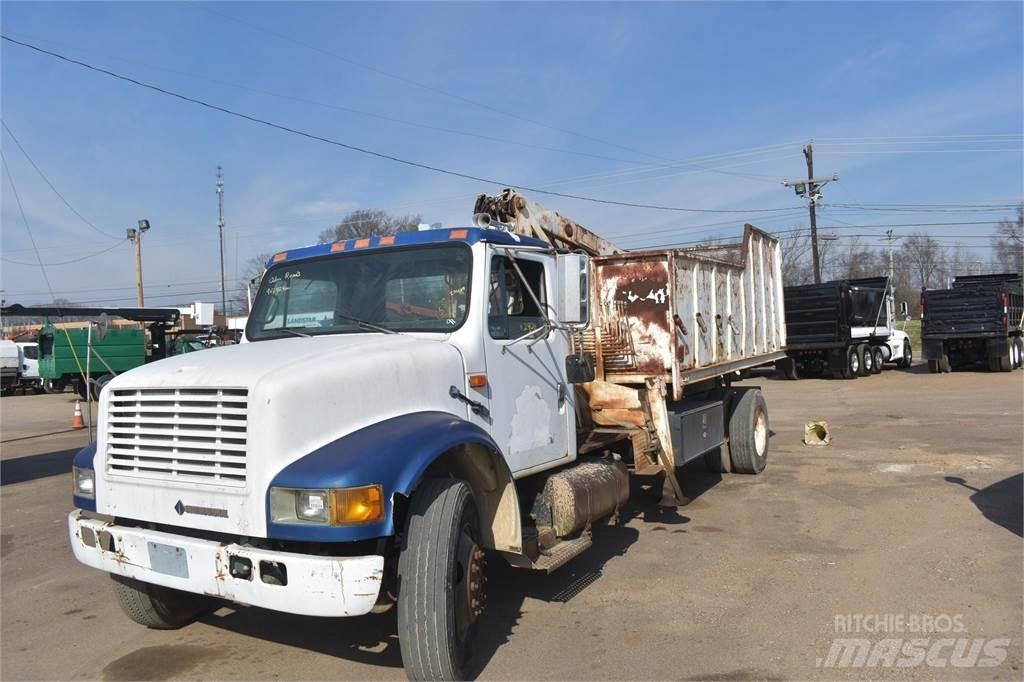 International 4900 Tovornjaki z žerjavom