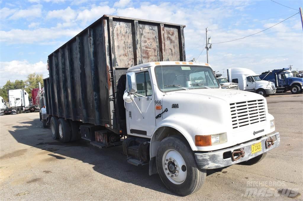 International 4900 Tovornjaki z žerjavom