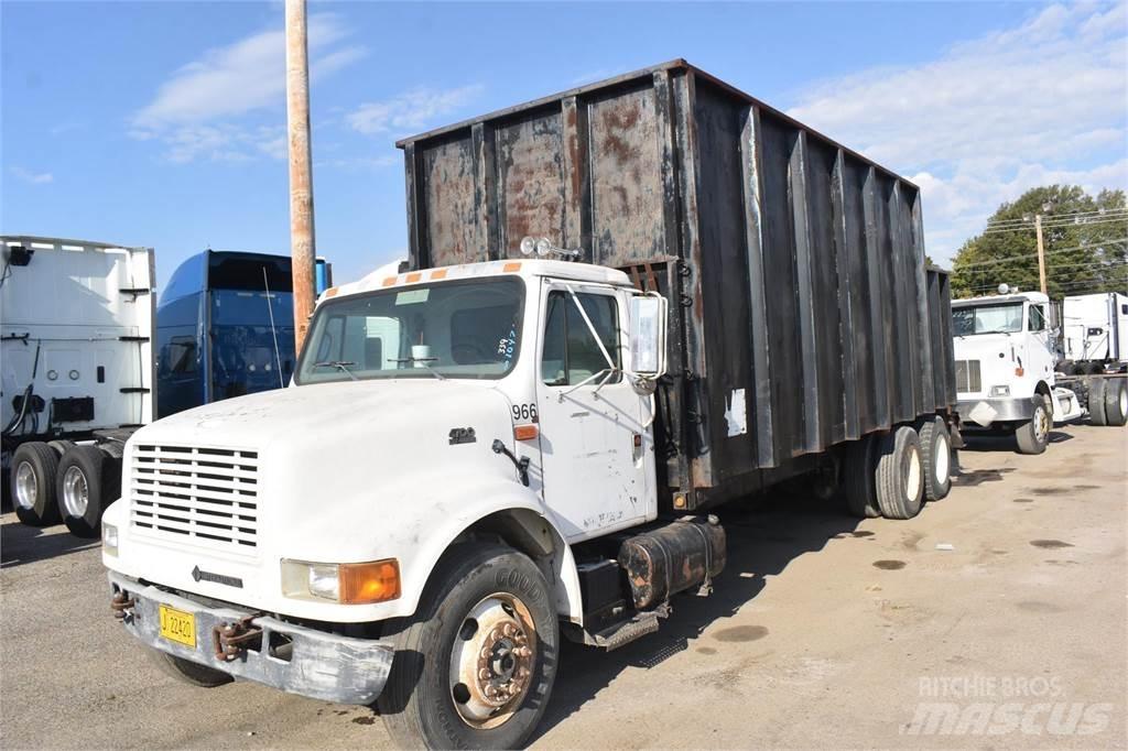 International 4900 Tovornjaki z žerjavom