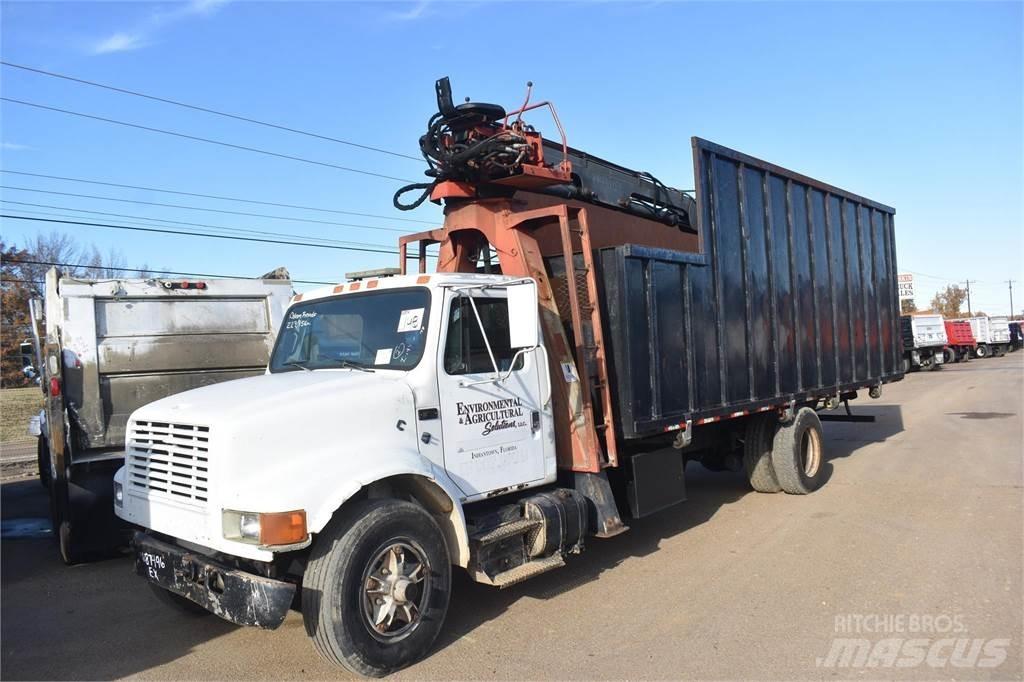 International 4900 Tovornjaki z žerjavom
