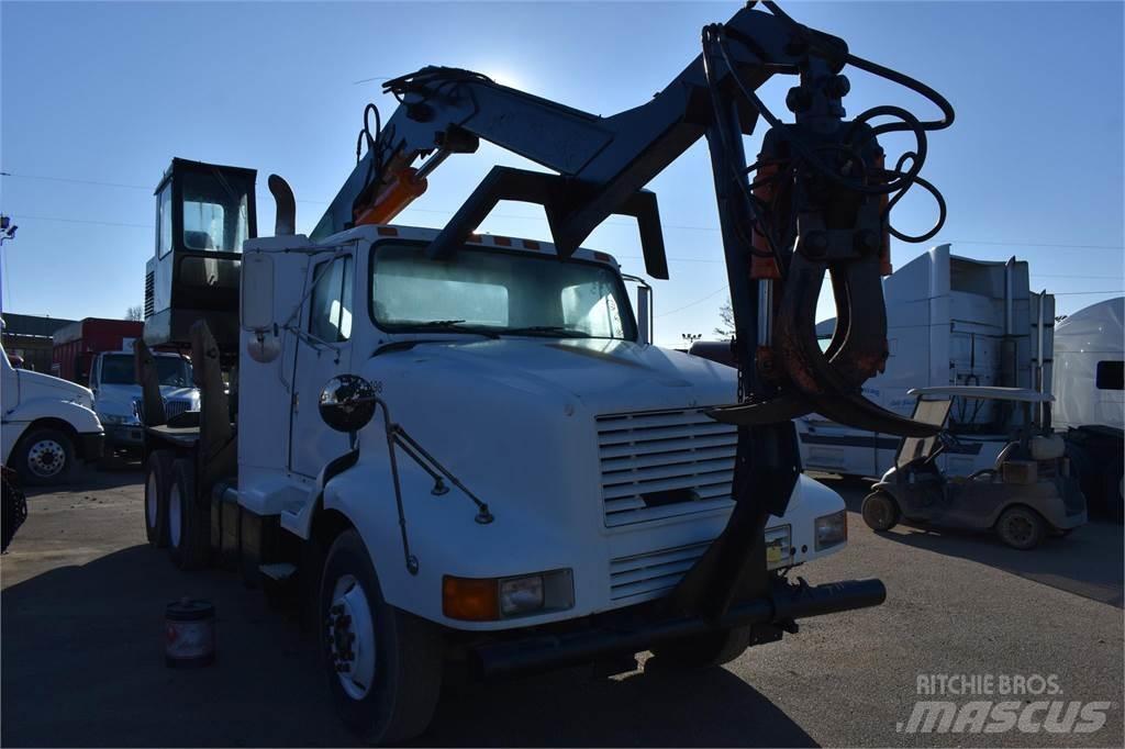 International 8200 Tovornjaki z žerjavom
