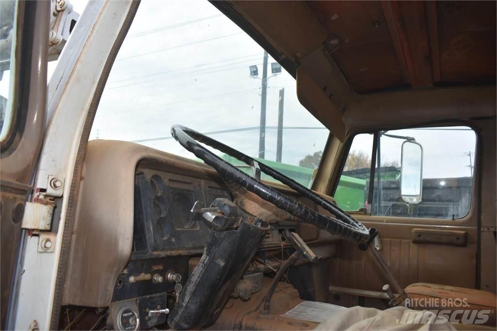 International S2300 Tovornjaki cisterne