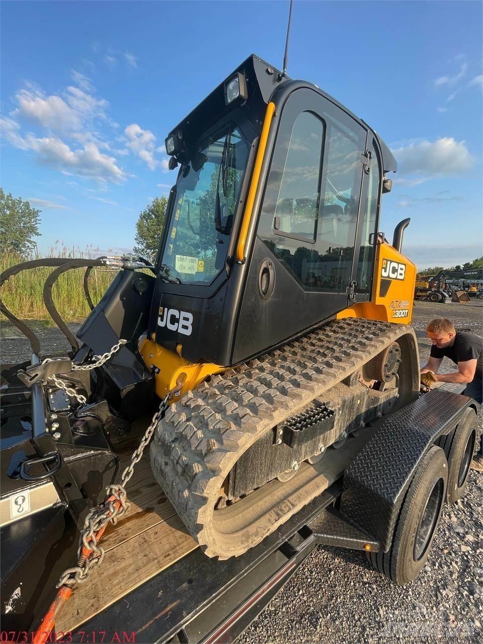 JCB 300T Skid steer mini nakladalci