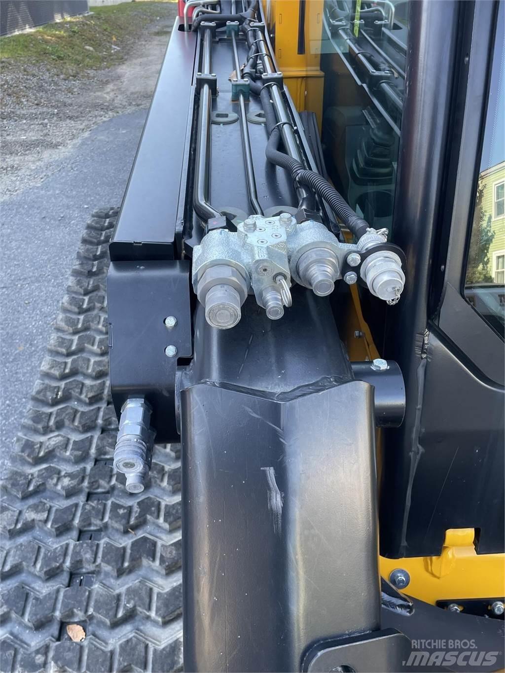 JCB 3TS-8T Skid steer mini nakladalci