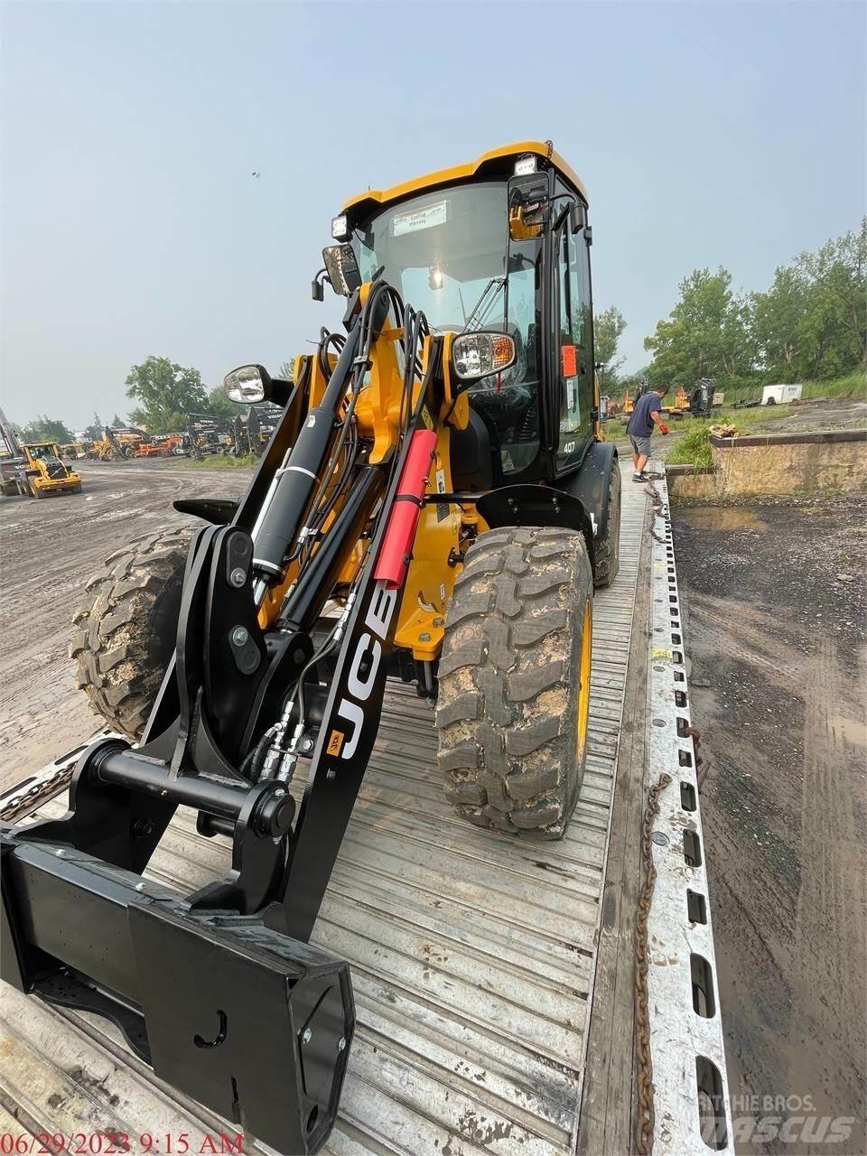 JCB 407 Kolesni nakladalci