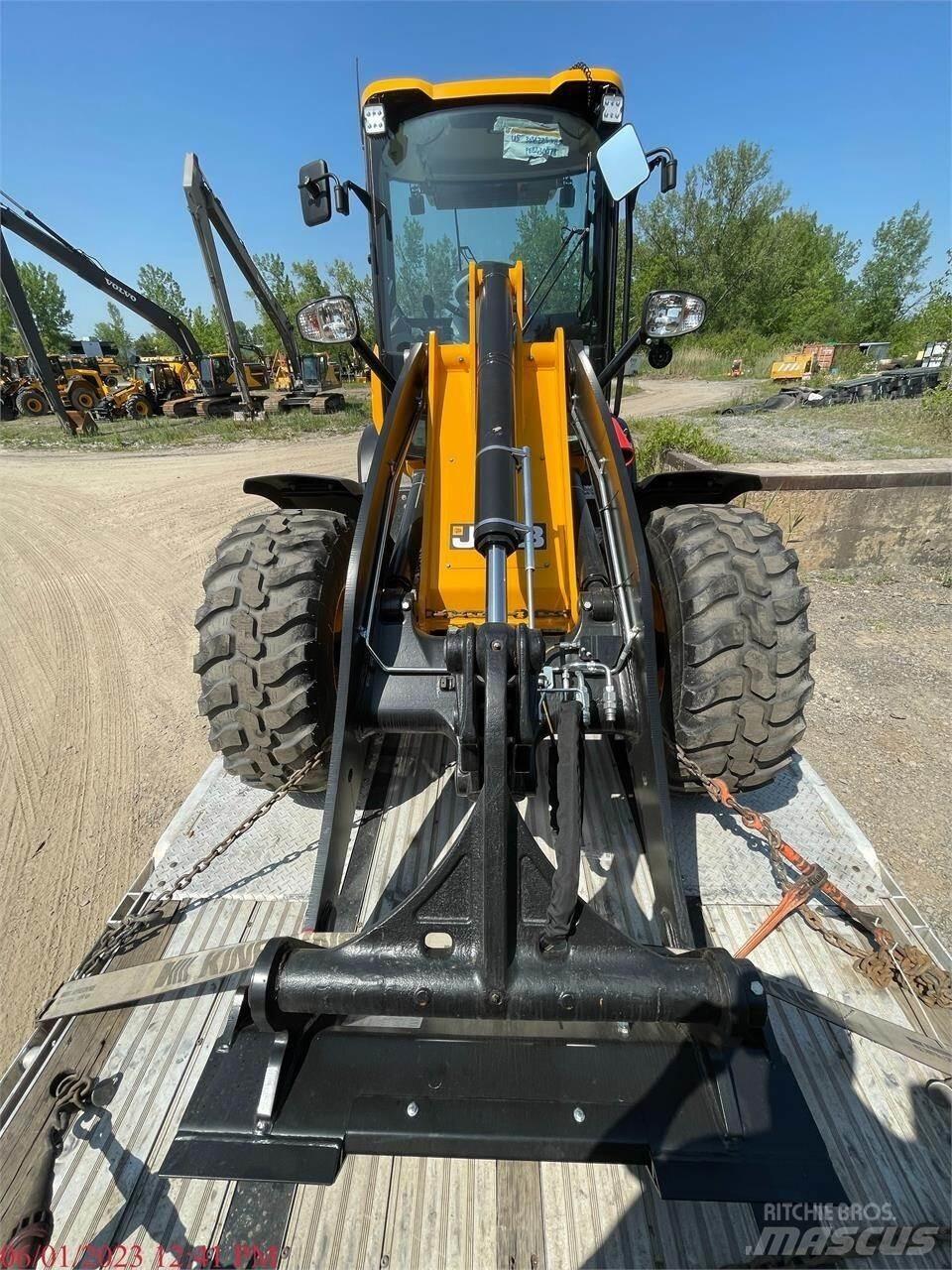 JCB 409 Kolesni nakladalci