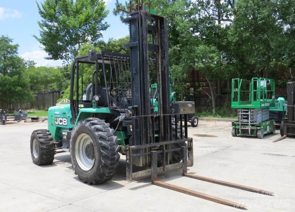 JCB 940 Terenski viličar