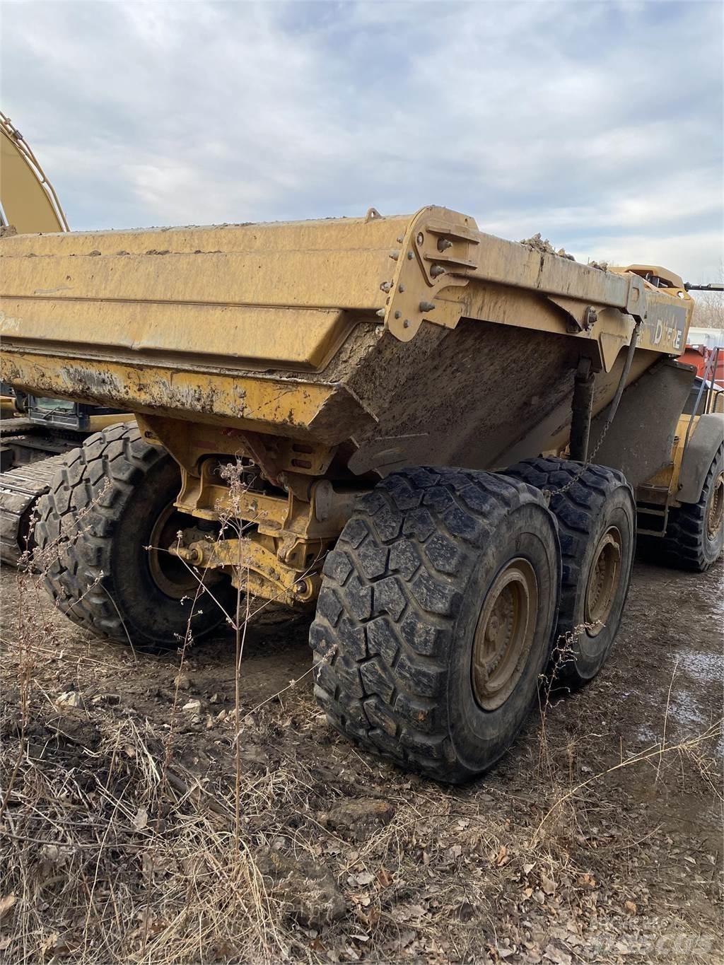 John Deere 410E Zglobni demperji
