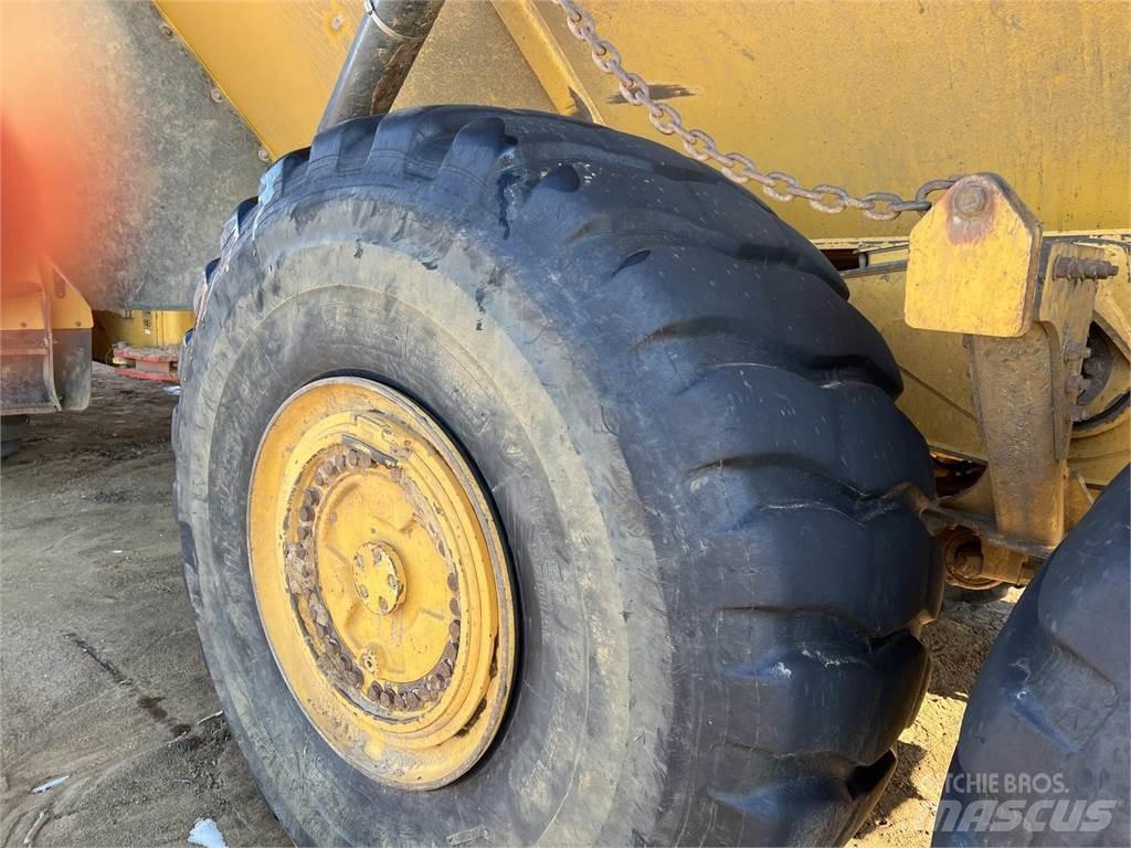 John Deere 460E Zglobni demperji