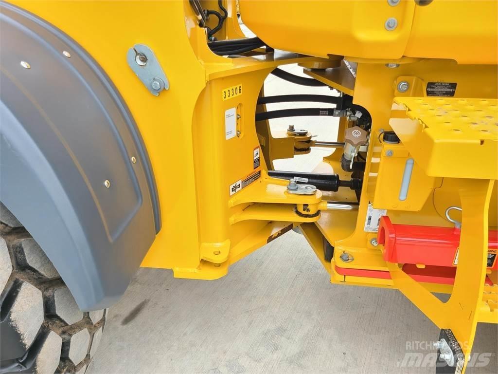 John Deere 524P Kolesni nakladalci