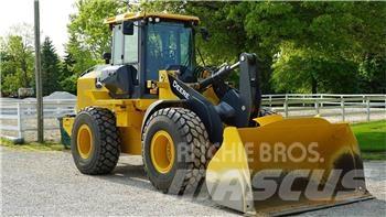 John Deere 524P Kolesni nakladalci