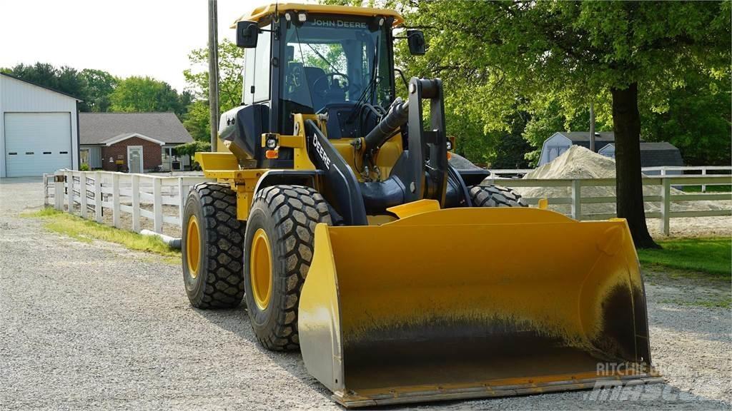 John Deere 524P Kolesni nakladalci