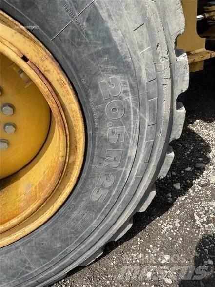 John Deere 544K Kolesni nakladalci