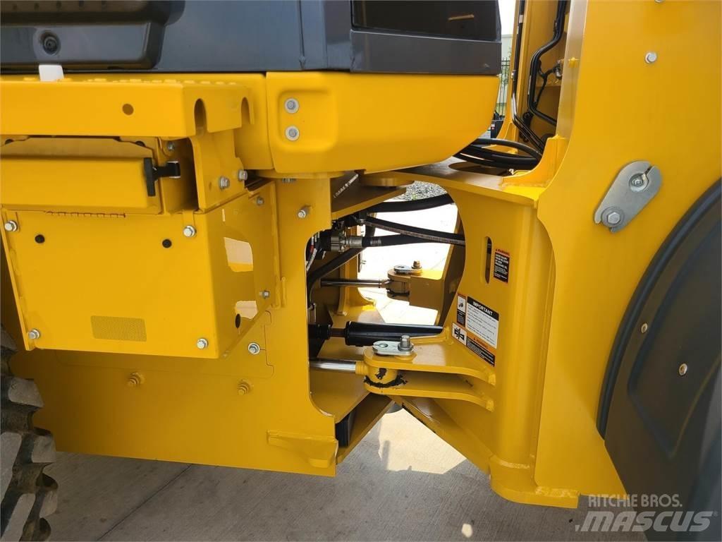 John Deere 544P Kolesni nakladalci