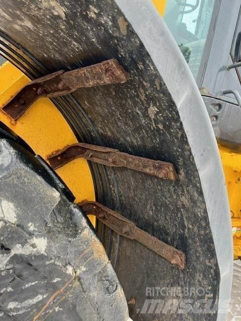 John Deere 644K Kolesni nakladalci