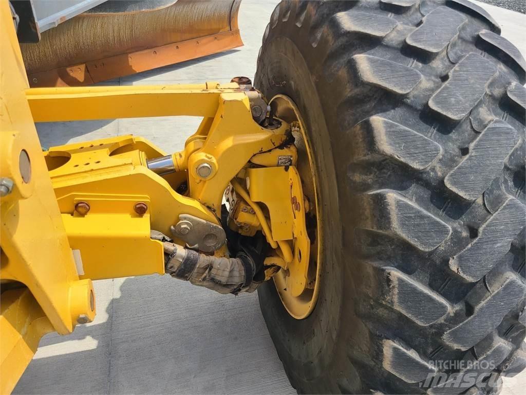 John Deere 672G Grederji