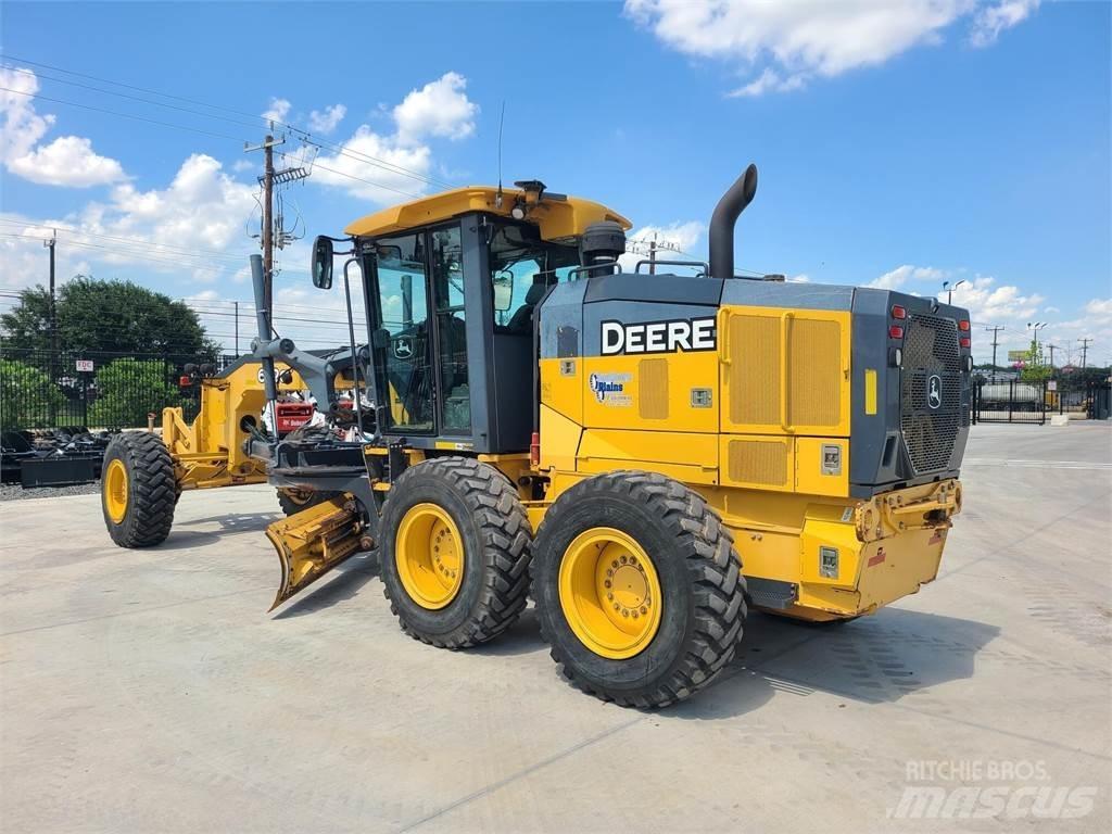 John Deere 672G Grederji